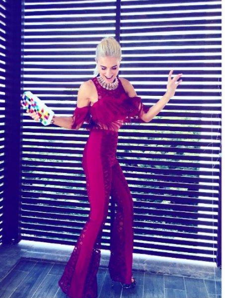 Burcu Esmersoy'dan cesur fotoğraf 