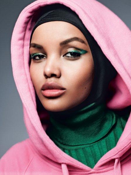 Dünyanın ilk tesettürlü modeli Halima Aden oldu 