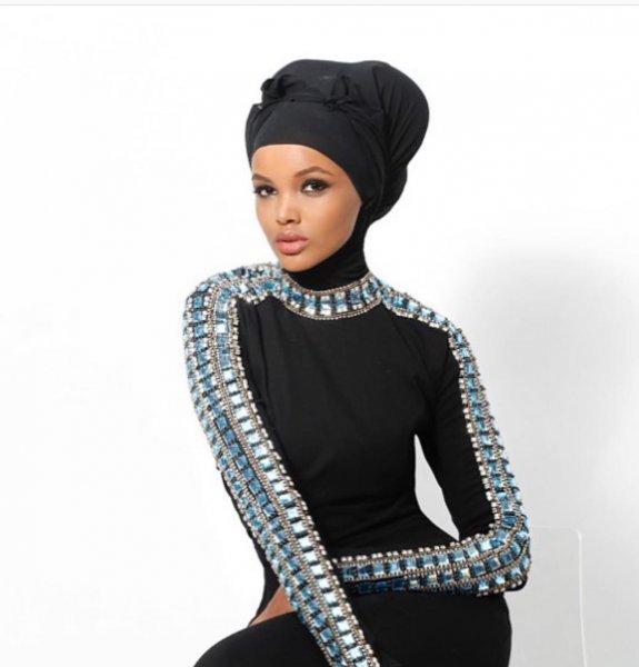 Dünyanın ilk tesettürlü modeli Halima Aden oldu 