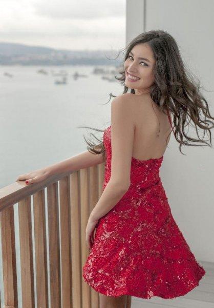 Şarkıcı Ayşe Akın geçirdiği anoreksiya hastalığını anlattı