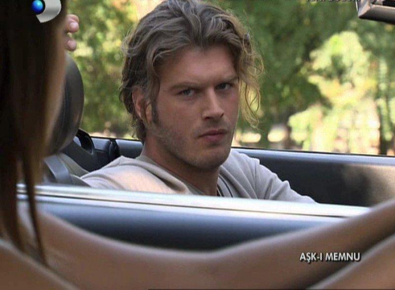 Ünlü isimlerin üzerine yapışan roller