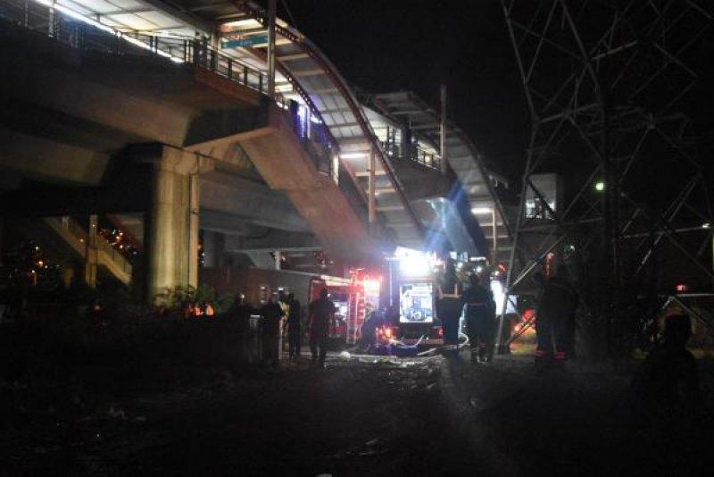 TCDD'de çıkan yangın İZBAN seferlerini vurdu