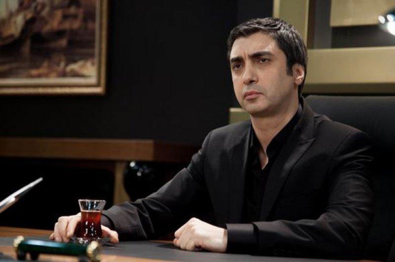 Ünlü isimlerin üzerine yapışan roller