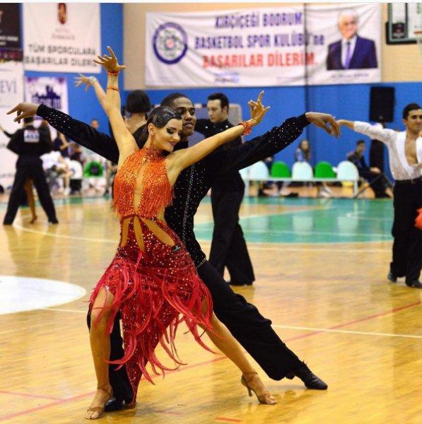 Türkiye güzeli  Aslı Sümen