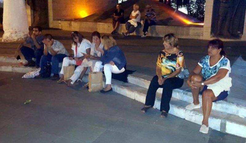 Muğla'daki deprem vatandaşları sokağa döktü