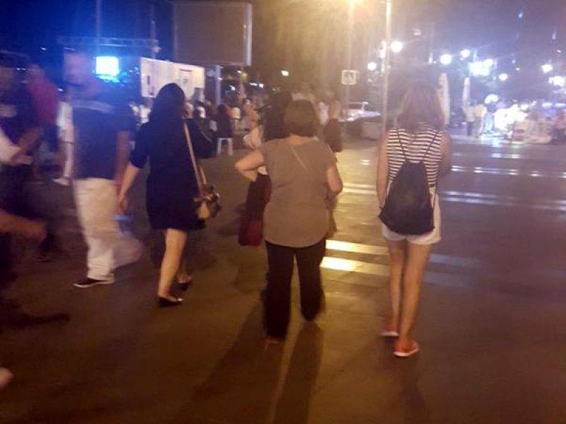 Muğla'daki deprem vatandaşları sokağa döktü