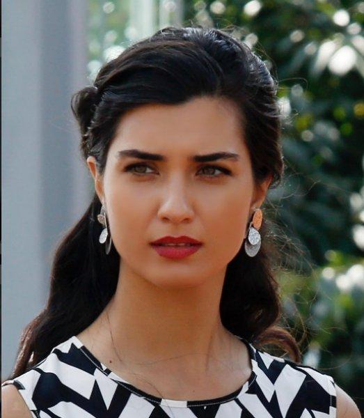 Yabancı dil konusunda parmak ısırtan ünlüler