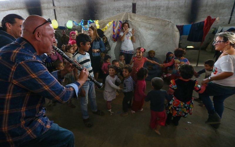 Suriyeli çocuklar için 10 dilde şarkı söylediler - Resim 3