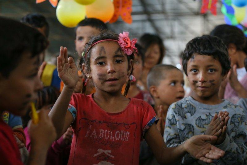 Suriyeli çocuklar için 10 dilde şarkı söylediler - Resim 8