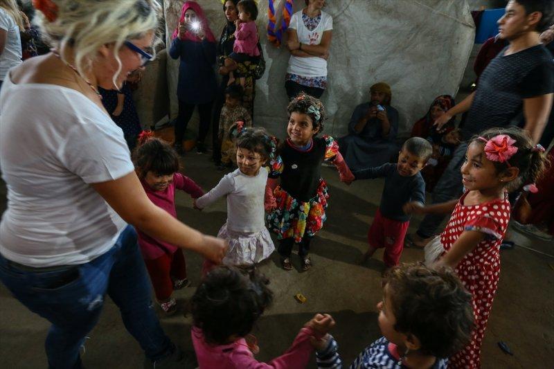 Suriyeli çocuklar için 10 dilde şarkı söylediler - Resim 17