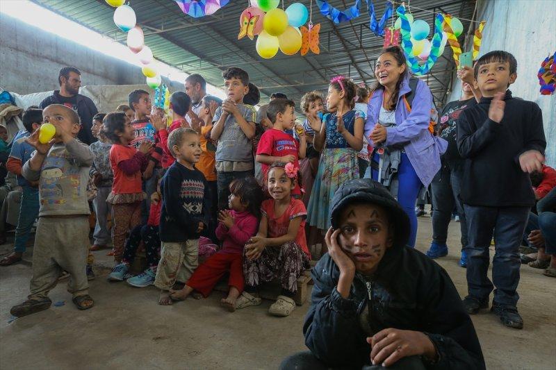 Suriyeli çocuklar için 10 dilde şarkı söylediler - Resim 4