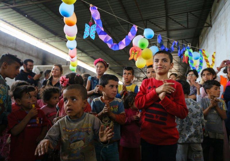 Suriyeli çocuklar için 10 dilde şarkı söylediler - Resim 15