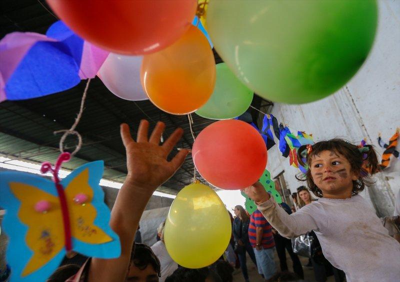 Suriyeli çocuklar için 10 dilde şarkı söylediler - Resim 14