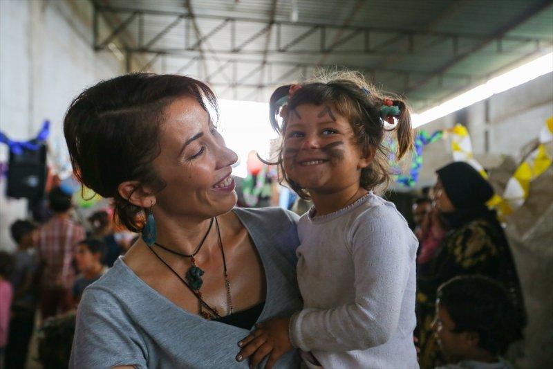 Suriyeli çocuklar için 10 dilde şarkı söylediler - Resim 13