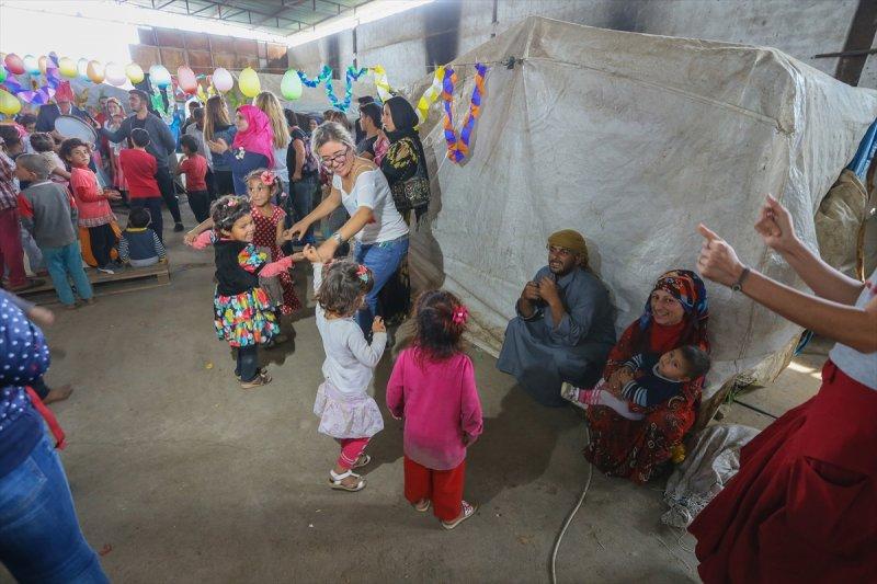 Suriyeli çocuklar için 10 dilde şarkı söylediler - Resim 18