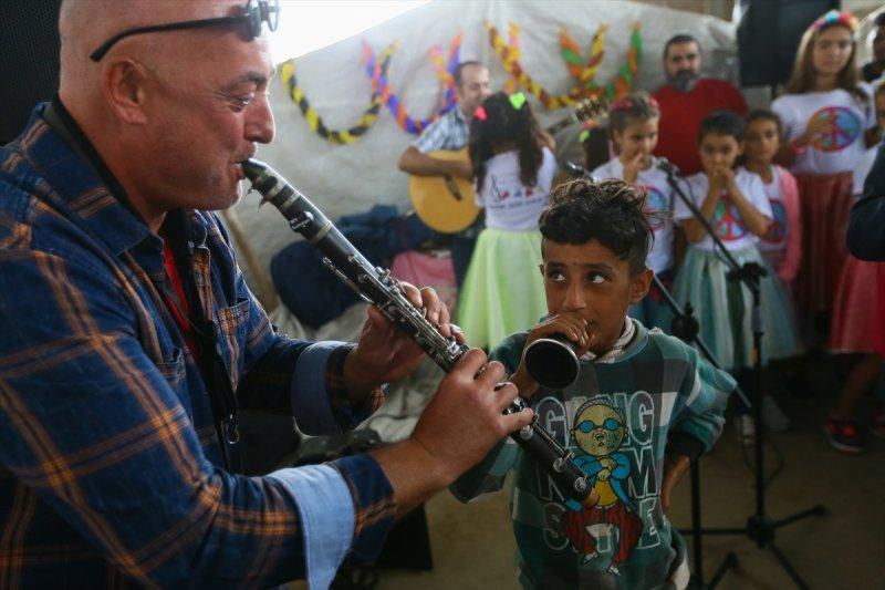 Suriyeli çocuklar için 10 dilde şarkı söylediler - Resim 6