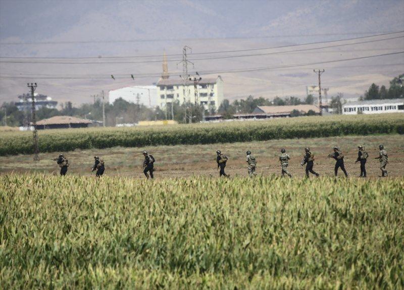 Habur'da son durum: Tanklar geri planda piyadeler sahada