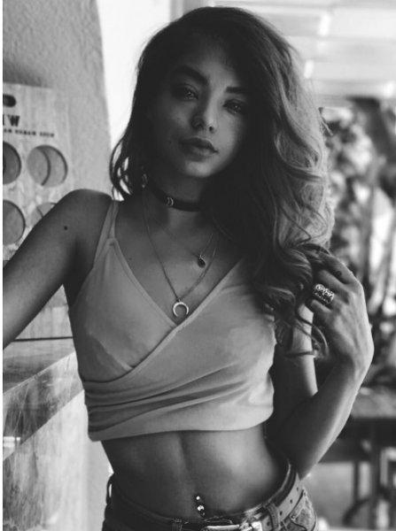 Buse Narcı göz rengini kalıcı olarak değiştirdi 