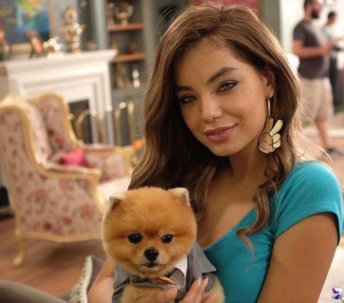 Buse Narcı göz rengini kalıcı olarak değiştirdi 