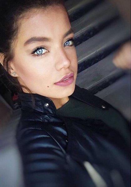 Buse Narcı göz rengini kalıcı olarak değiştirdi 