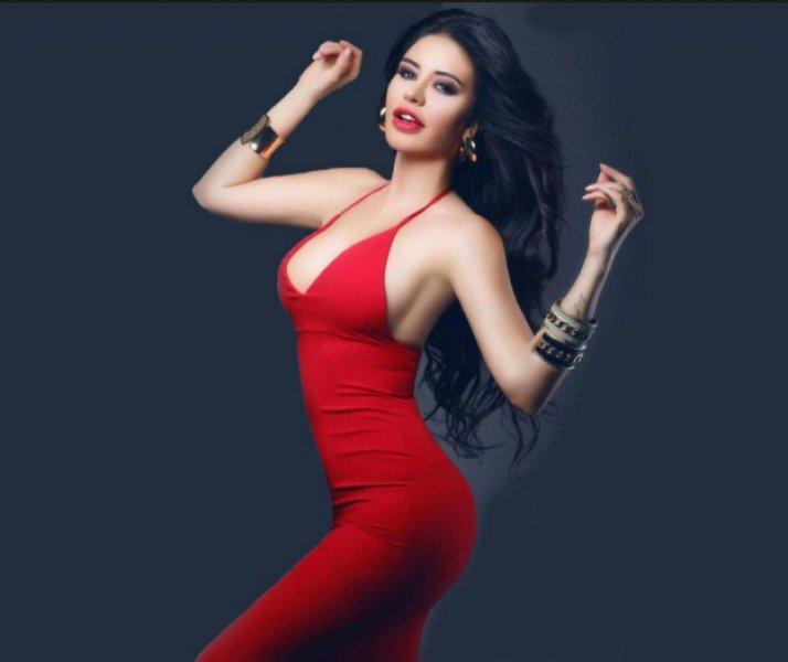 Kıvrımlarıyla nam salmış ünlü isimler 