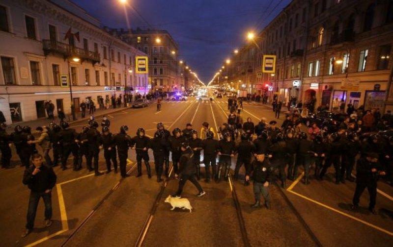 Putin'e protestolu doğum günü kutlaması