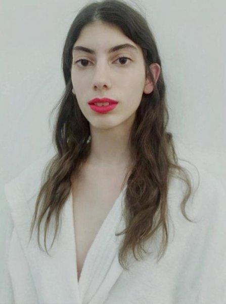 Manken Öykü Baştaş'tan takipçisine sert cevap 