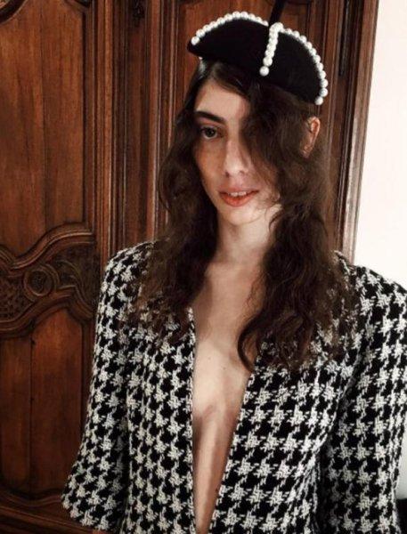 Manken Öykü Baştaş'tan takipçisine sert cevap 