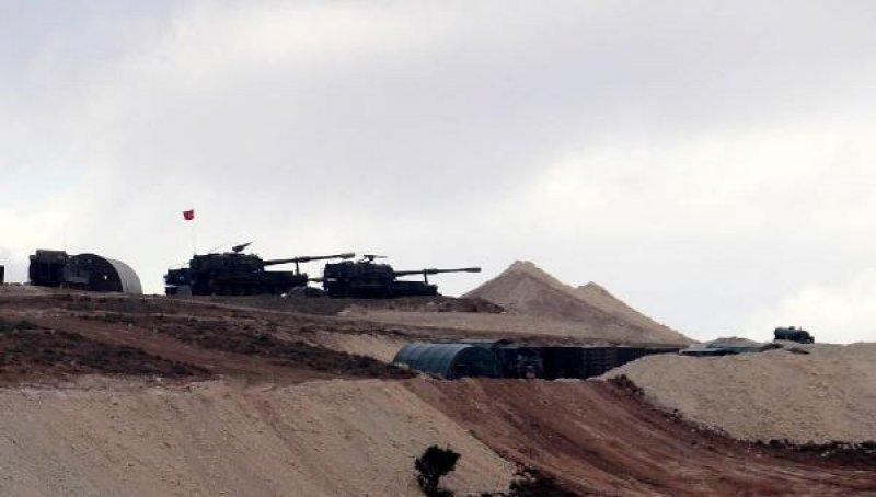 Sınırdaki evlere Türk bayrağı