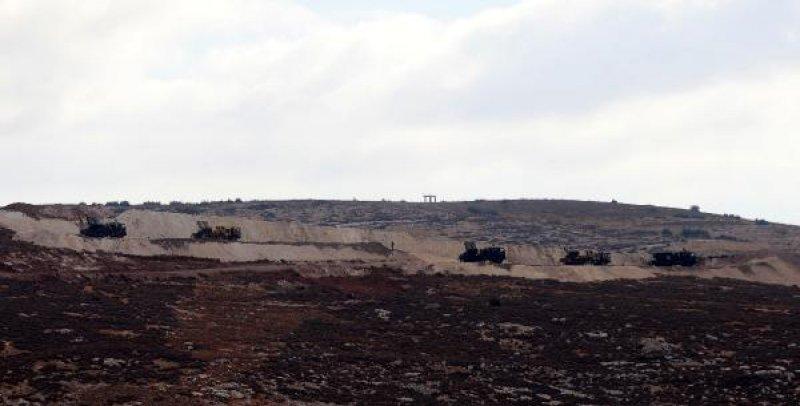 Sınırdaki evlere Türk bayrağı