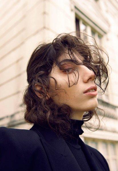 Manken Öykü Baştaş'tan takipçisine sert cevap 