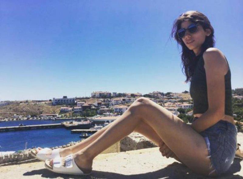 Manken Öykü Baştaş'tan takipçisine sert cevap 