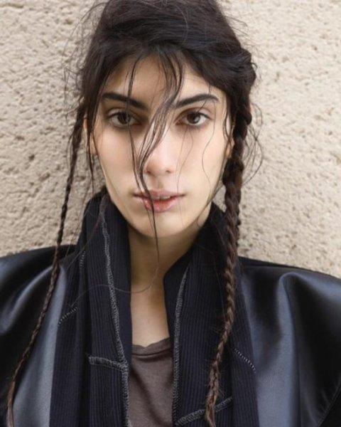 Manken Öykü Baştaş'tan takipçisine sert cevap 