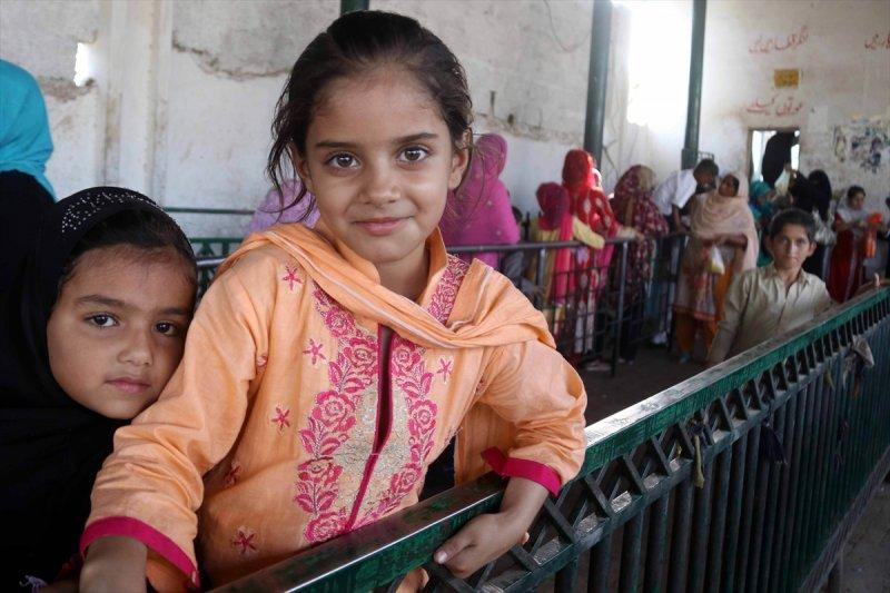 Pakistan'da yoksul kız çocuklarının yaşam mücadelesi