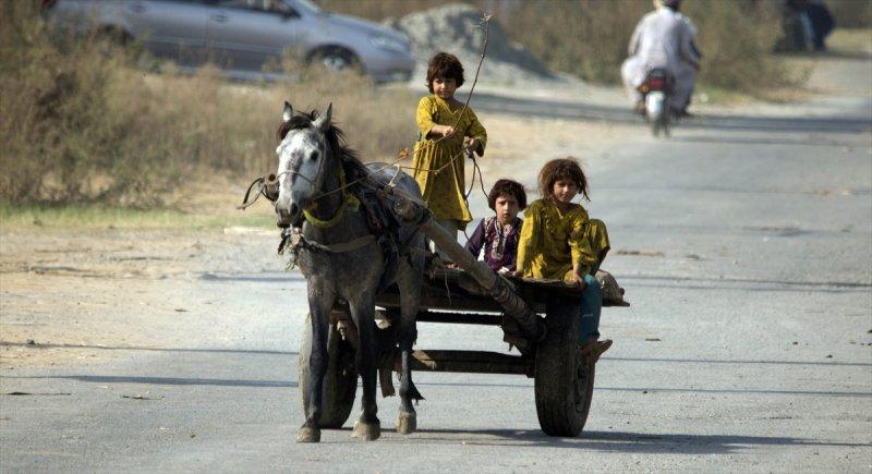 Pakistan'da yoksul kız çocuklarının yaşam mücadelesi