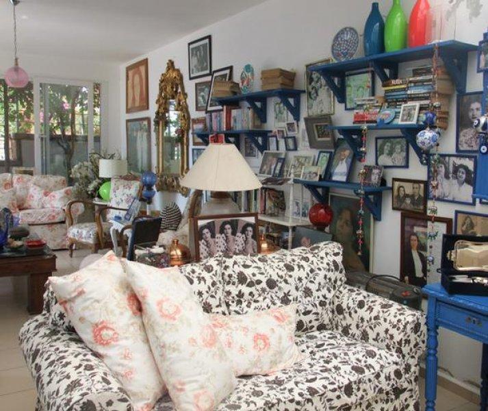 Usta oyuncu Fatma Girik'in mütevazı evi 