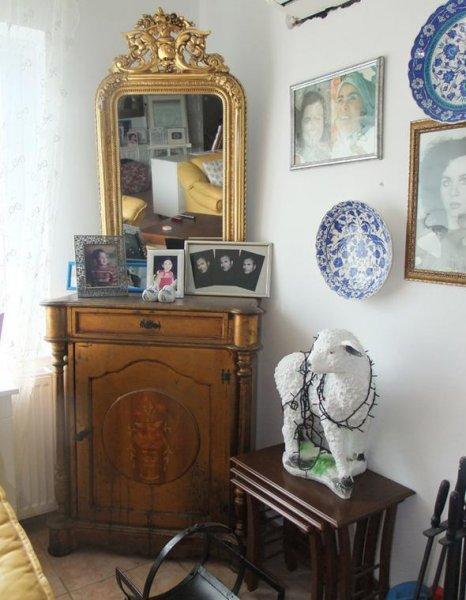 Usta oyuncu Fatma Girik'in mütevazı evi 