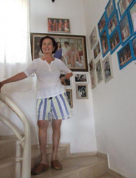 Usta oyuncu Fatma Girik'in mütevazı evi 