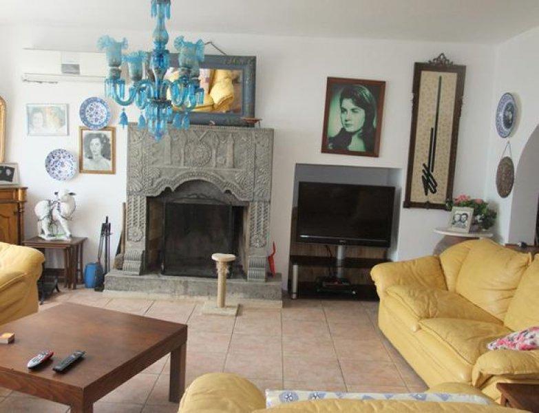 Usta oyuncu Fatma Girik'in mütevazı evi 