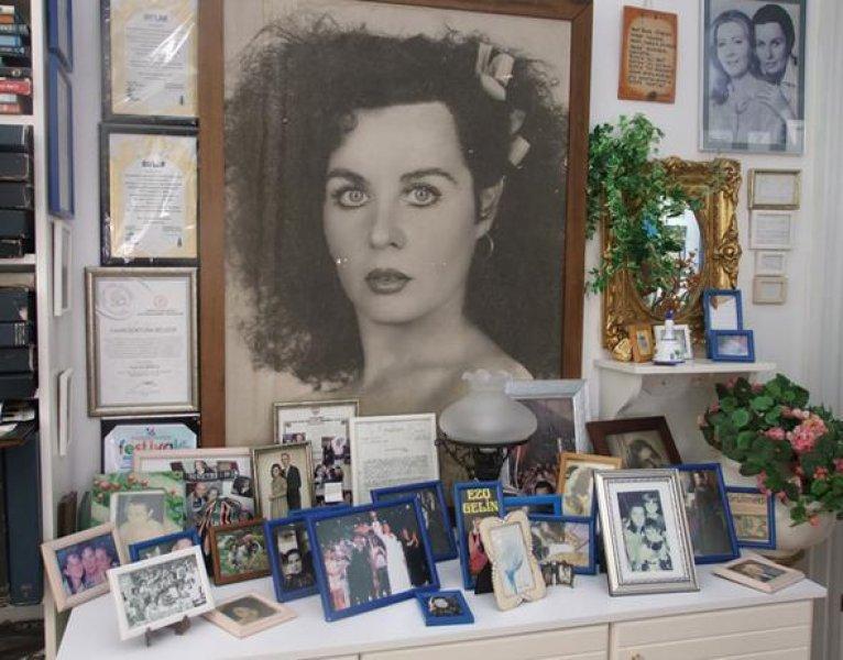 Usta oyuncu Fatma Girik'in mütevazı evi 