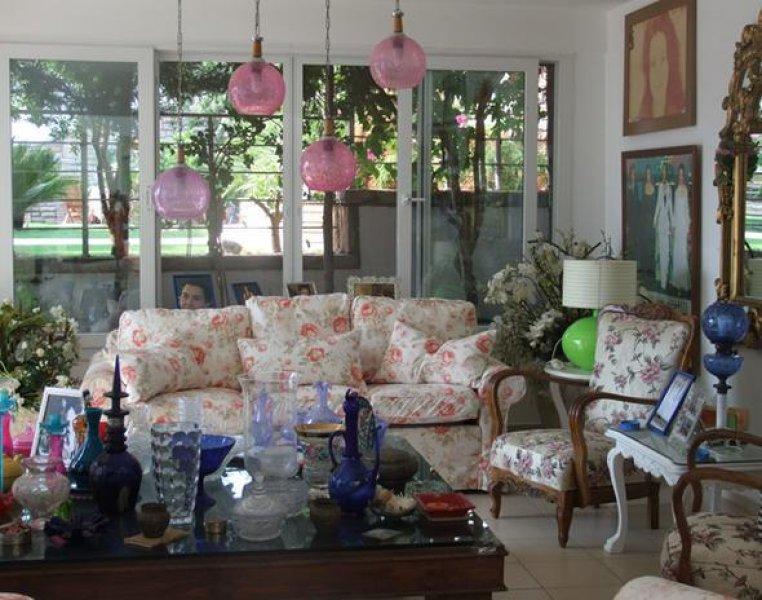 Usta oyuncu Fatma Girik'in mütevazı evi 