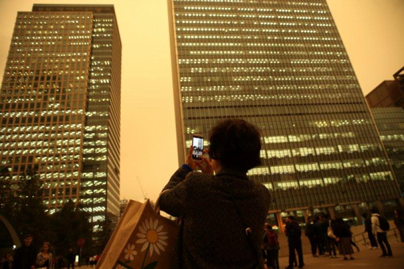 Londra'da dün hava renk değiştirdi