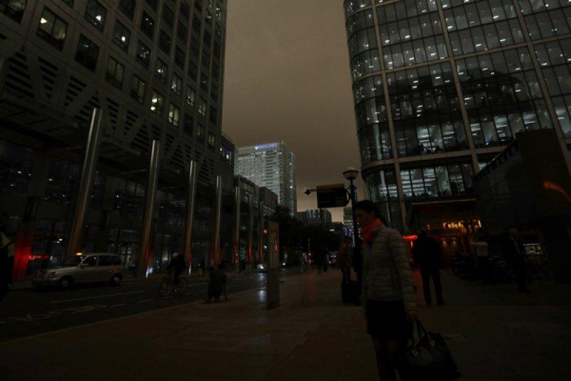 Londra'da dün hava renk değiştirdi
