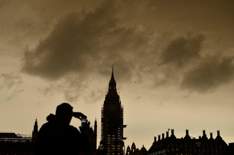 Londra'da dün hava renk değiştirdi
