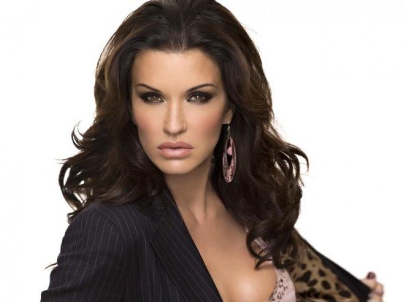 Estetik operasyon ile değişen ünlüler 