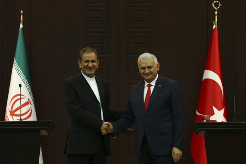Başbakan Yıldırım, İshak Cihangiri ile basın toplantısı düzenledi - Resim 1