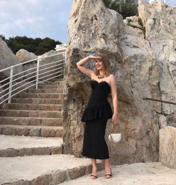 Rusya'nın Paris Hilton'u Putin'e rakip oldu