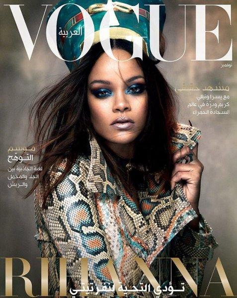 Rihanna'dan Mısır Kraliçesi Nefertiti pozu 
