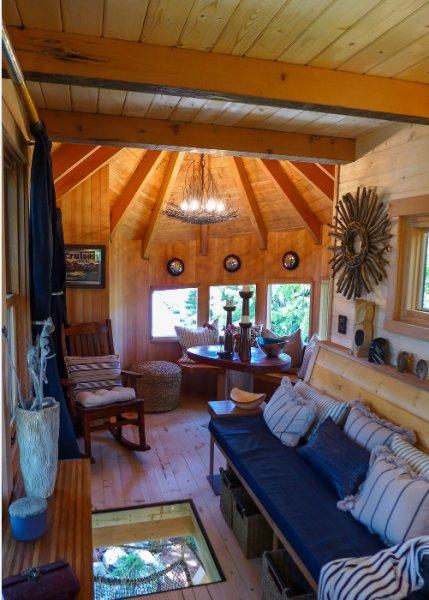 Ağaç dallarının arasına yapılan muhteşem ev