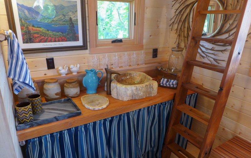 Ağaç dallarının arasına yapılan muhteşem ev